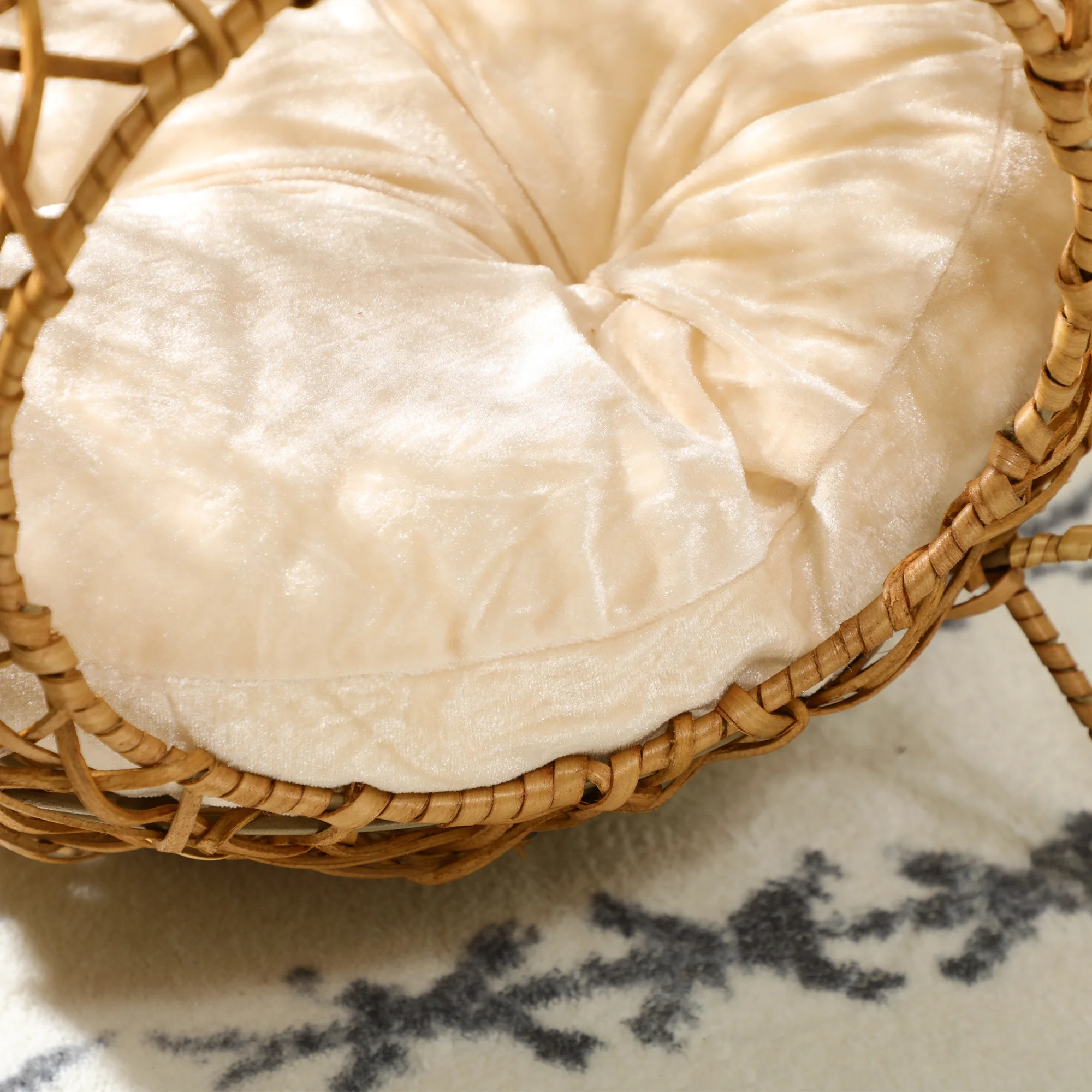 Lit rotin surélevé avec coussin doux et cachette chaton – Image 3